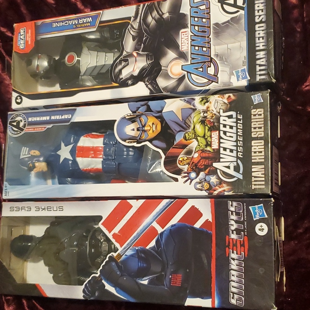 Action figure bundle